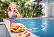 Descubra se tomar banho depois de comer faz mal