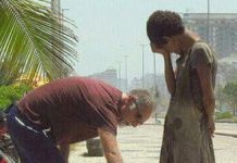 Quanto melhor o coração de uma pessoa, menos ela desconfia da maldade alheia.