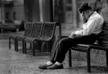 Empresa cria calçado com GPS para idosos