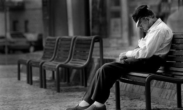 Empresa cria calçado com GPS para idosos