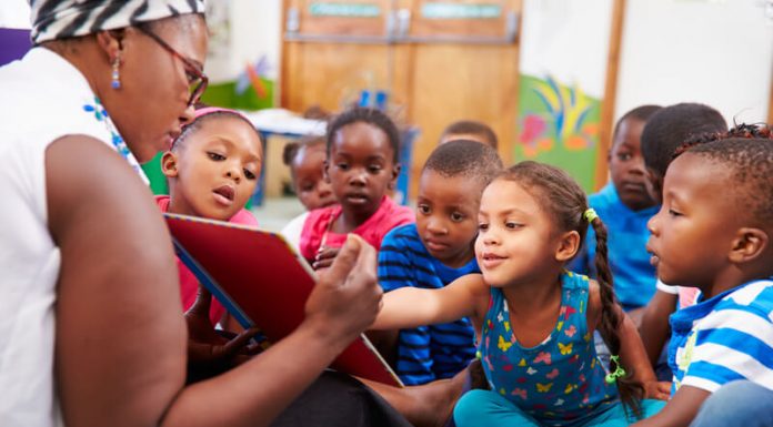 Descubra porque algumas crianças aprendem ler mais rápido, segundo pesquisas.