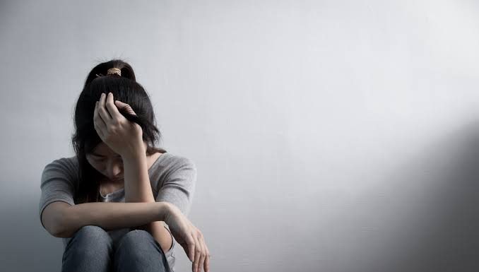 Especialista afirma que não devemos buscar a felicidade