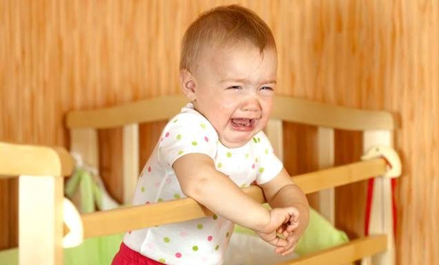 Saiba o que acontece com o organismo do seu filho quando é deixado chorando no berço