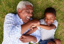 Os avós que cuidam de seus netos deixam marcas em suas almas