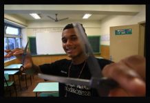 Ex-morador de abrigo vira professor de escola onde aprendeu a ser barbeiro