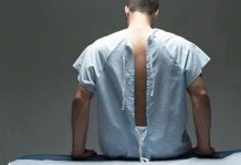 Por que aquelas camisolas de hospital são abertas atrás?