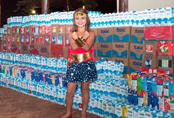 Garota que venceu o câncer arrecada mais de 5 mil litros de leite para crianças em tratamento