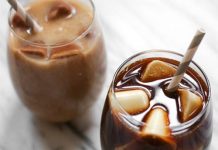 Faça cubos de gelo com leite de coco para modernizar seu café!
