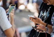 Estudantes franceses serão proibidos de usar telefones celulares nas escolas