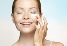 A mistura de Bepantol e Hipoglós pode diminuir rugas, olheiras e hidratar a pele