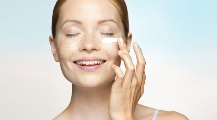 A mistura de Bepantol e Hipoglós pode diminuir rugas, olheiras e hidratar a pele