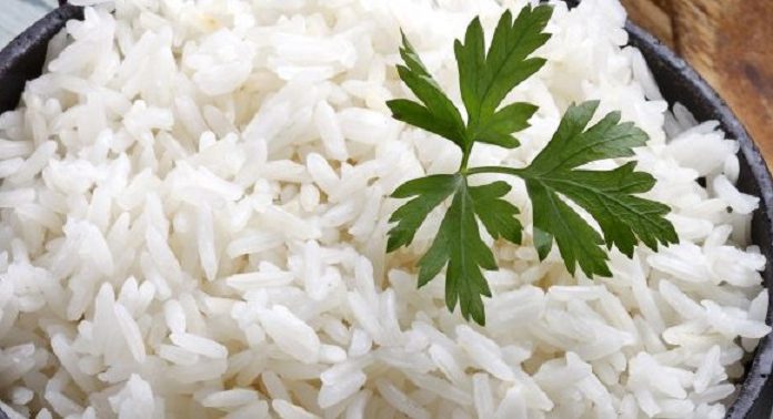 97% das pessoas cozinham arroz errado: como remover o arsênico do arroz