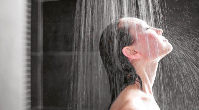 Banho de água quente por 30 minutos ajuda emagrecer, entenda: