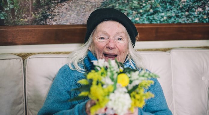 Adeus casas de repouso! A nova tendência é coabitação com amigos