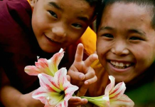 Crianças bagunceiras são as mais plenas e felizes!!