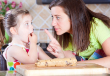 Estudos apontam que Ser Uma “Mãe Chata” Faz Filhos Crescerem Mais Bem-Sucedidos:
