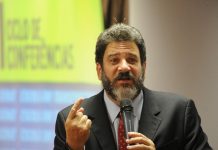 A família não pode ser uma ditadura, mas não é uma democracia.