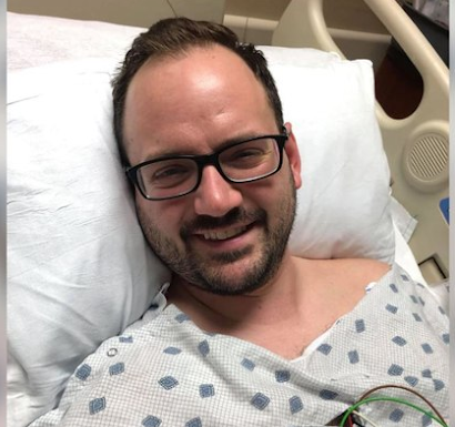 Jovem de 28 anos sofre derrame após tentar estalar o pescoço.