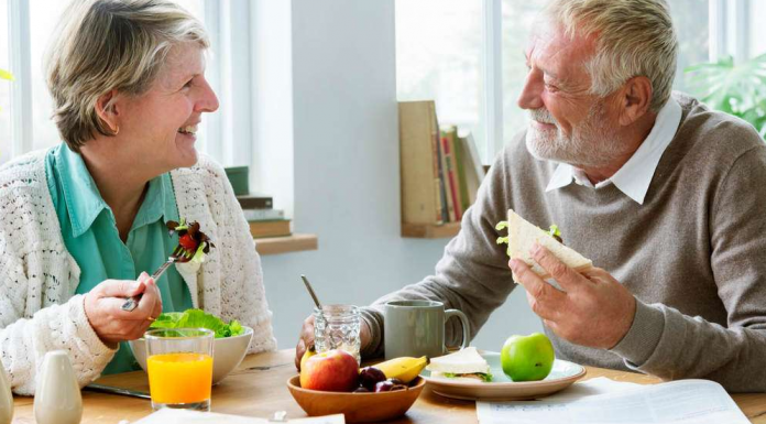 Como deve ser a alimentação dos Idosos ?