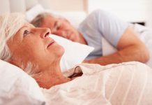 Estudos mostram que os pais ainda perdem o sono se preocupando com filhos adultos.