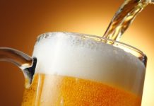Beber cerveja protege o cérebro contra a doença de Alzheimer.