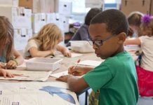 O antídoto para a pobreza não é dinheiro, é educação.