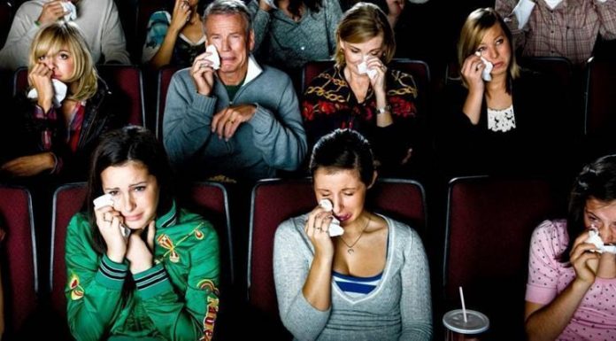 Pessoas que choram assistindo filmes são as mais fortes emocionalmente, de acordo com estudos.