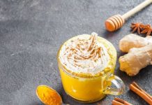Leite com açafrão e mel para você ficar cheio de energia.