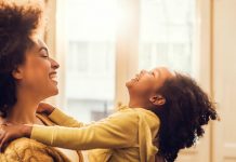 Mães fortes criam filhas fortes.