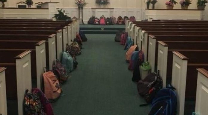 Último pedido de uma professora: Mochilas cheias de material escolar invés de flores em seu funeral.