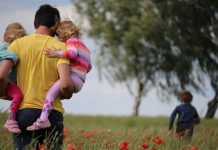 Não trabalhe tanto! Seus filhos precisam mais de você, do que do seu dinheiro!