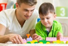 Brinquedos simples podem ser o melhor tipo para o desenvolvimento do seu filho.