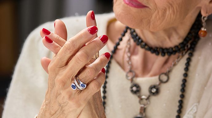 Máscaras rejuvenescedoras para as mãos: com sal