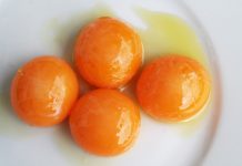 Esta máscara de gema de ovo vai acabar com as rugas mais profundas.