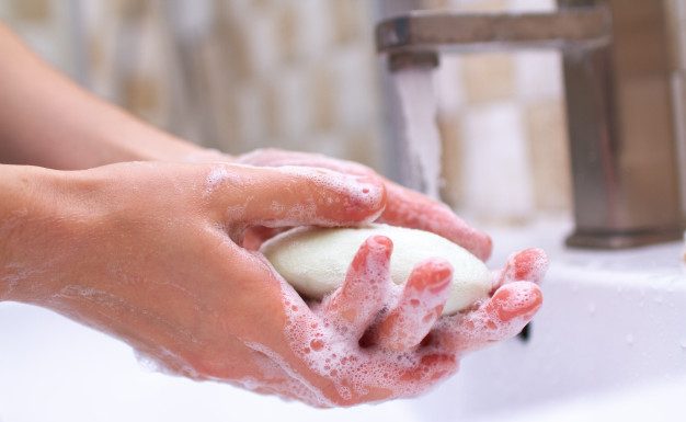 Compartilhar sabão em barra não pode deixá-lo doente e é muito melhor para o meio ambiente