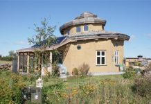 10 mulheres liderando e promovendo a construção de casas sustentáveis na África, América e Europa.