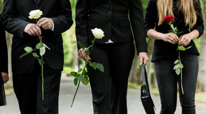 Roupas pretas em velórios –  caiu em desuso ou ainda faz parte do comportamento respeitoso?