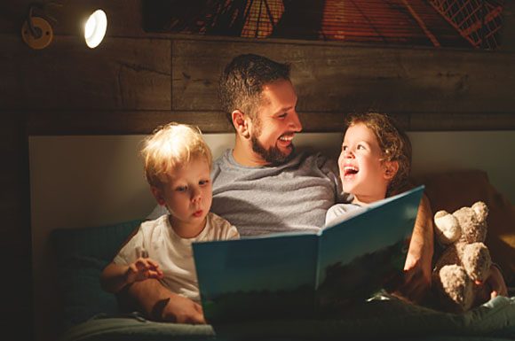 6 dicas práticas para ajudar seus filhos a ler e a escrever com mais facilidade.