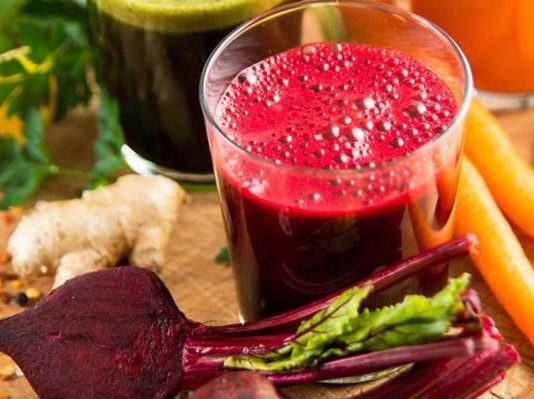 É por isso que você deve beber suco de beterraba e cenoura todos os dias!