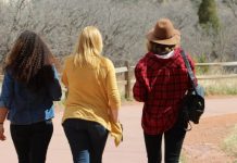 Segundo a ciência, fazer uma viagem com seus amigos é bom para sua saúde.