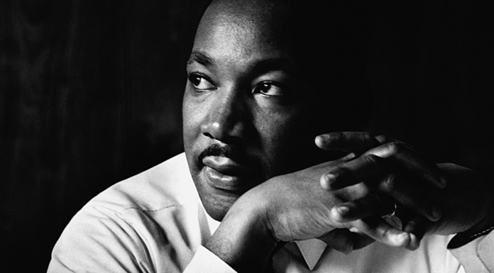 Sonho que os homens um dia se levantem e finalmente entendam que são feitos para viver juntos como irmãos.