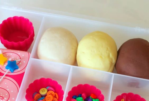 Conheça 5 atividades que estimulam e ensinam usando a massinha de modelar