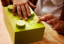 Jogo da memória tátil (adaptado para deficientes visuais): Saiba como ajudar a criança com deficiência visual brincando.