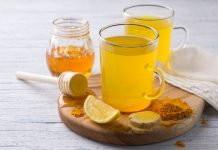 Limonada com açafrão e gengibre para aliviar a dor nas articulações e reduzir a pressão arterial