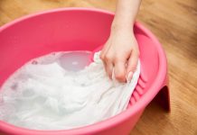 Roupa branca: 3 segredos para clarear roupas gordurosas ou amareladas