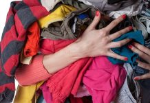 Excesso de roupas no armário, o que fazer com isso?