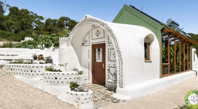 Casas auto-sustentáveis feitas com pneus e garrafas reciclados