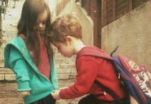 Se você ama ou odeia, irmãos ajudam a moldar nosso relacionamento com os outros.