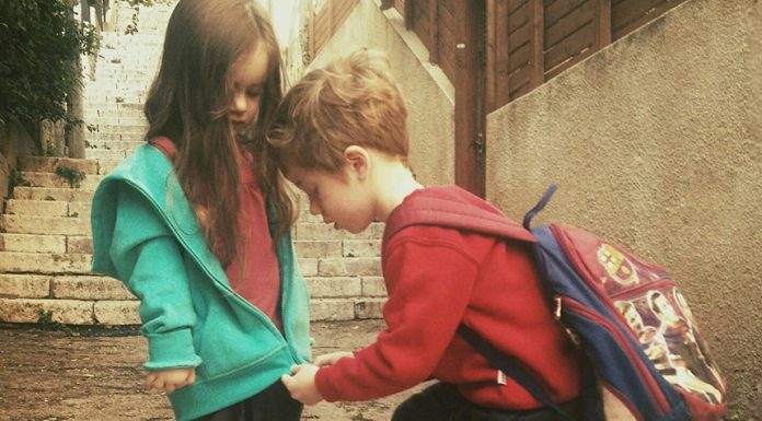 Se você ama ou odeia, irmãos ajudam a moldar nosso relacionamento com os outros.