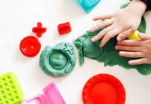 Atividade manual para crianças: aprendendo a fazer argila caseira